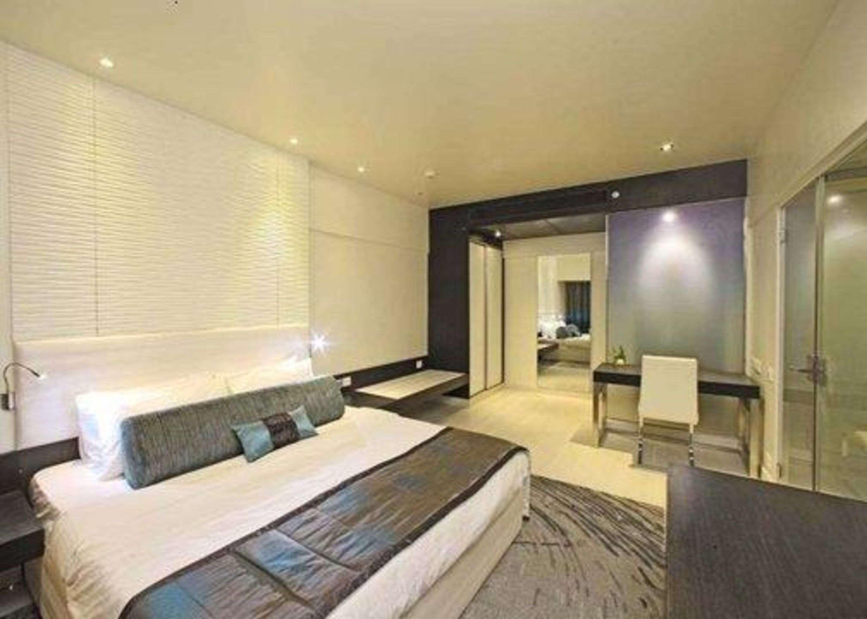 Clarion Hotel President Chennai Exterior photo